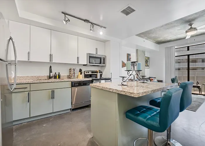 Apartment Muralists Loft *