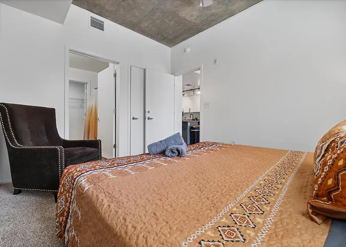 Muralists Loft Apartment *